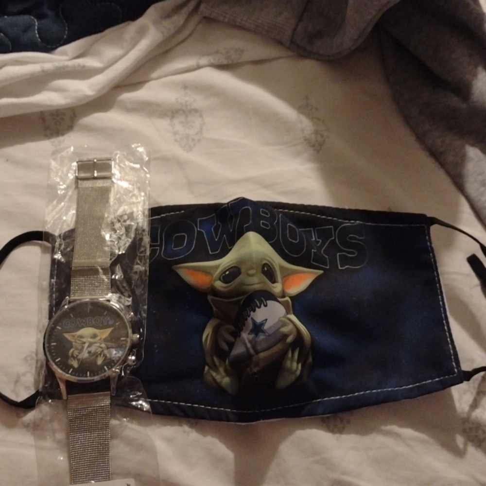 Dallas Cowboys Baby Yoda mask and watch
